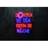 DORMIR DE DIA FIESTA DE NOCHE, LIGHTSANDWIRES