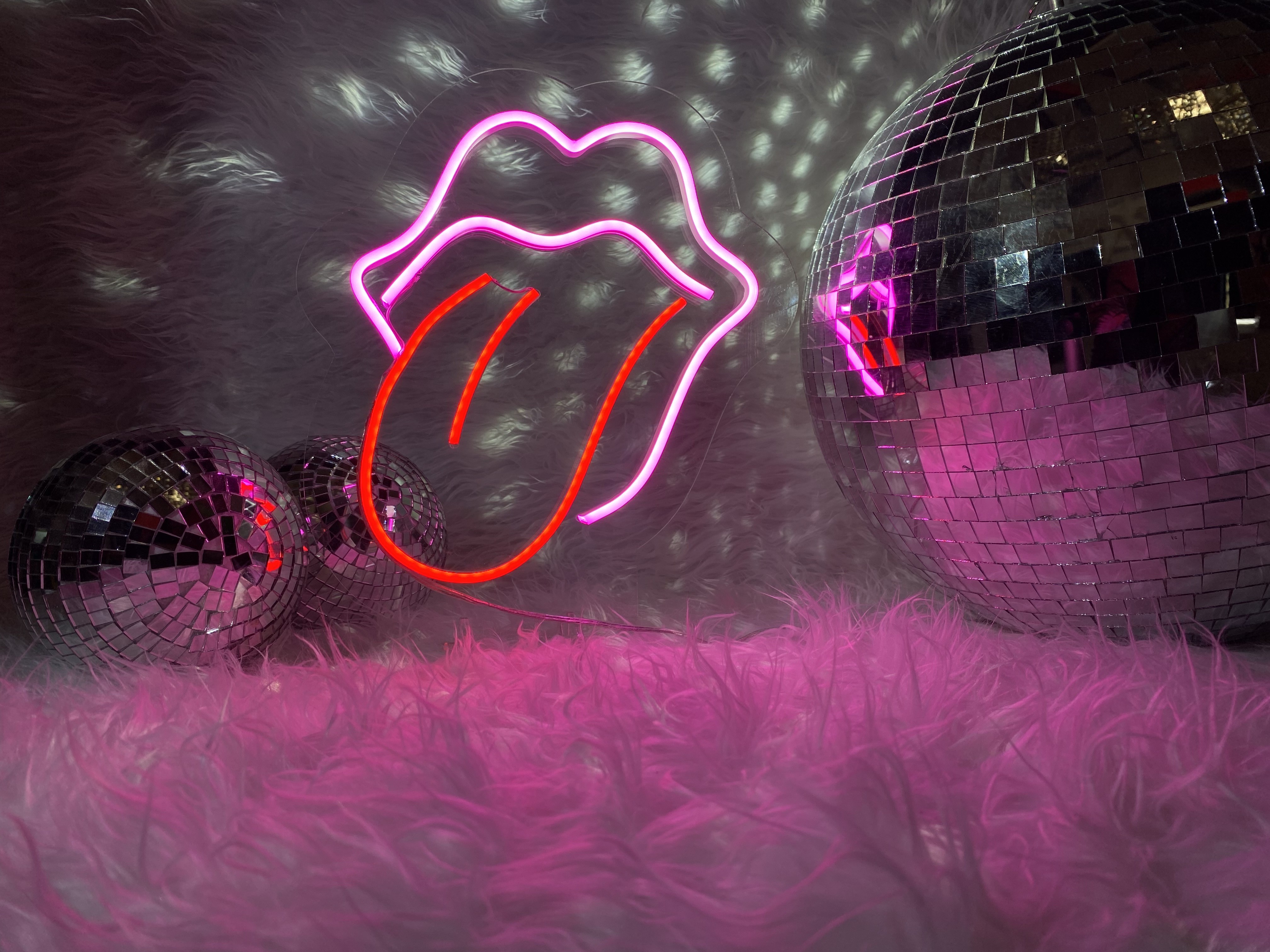 Lampara neon led rolling stone con base Lampara neon led rolling stone con base
