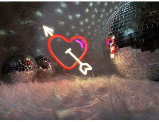 lampara de neon led corazón con flecha cupido