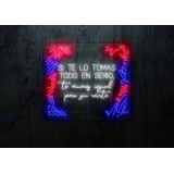 neon led con varios colores y tipografías con metacrilato cuadrado