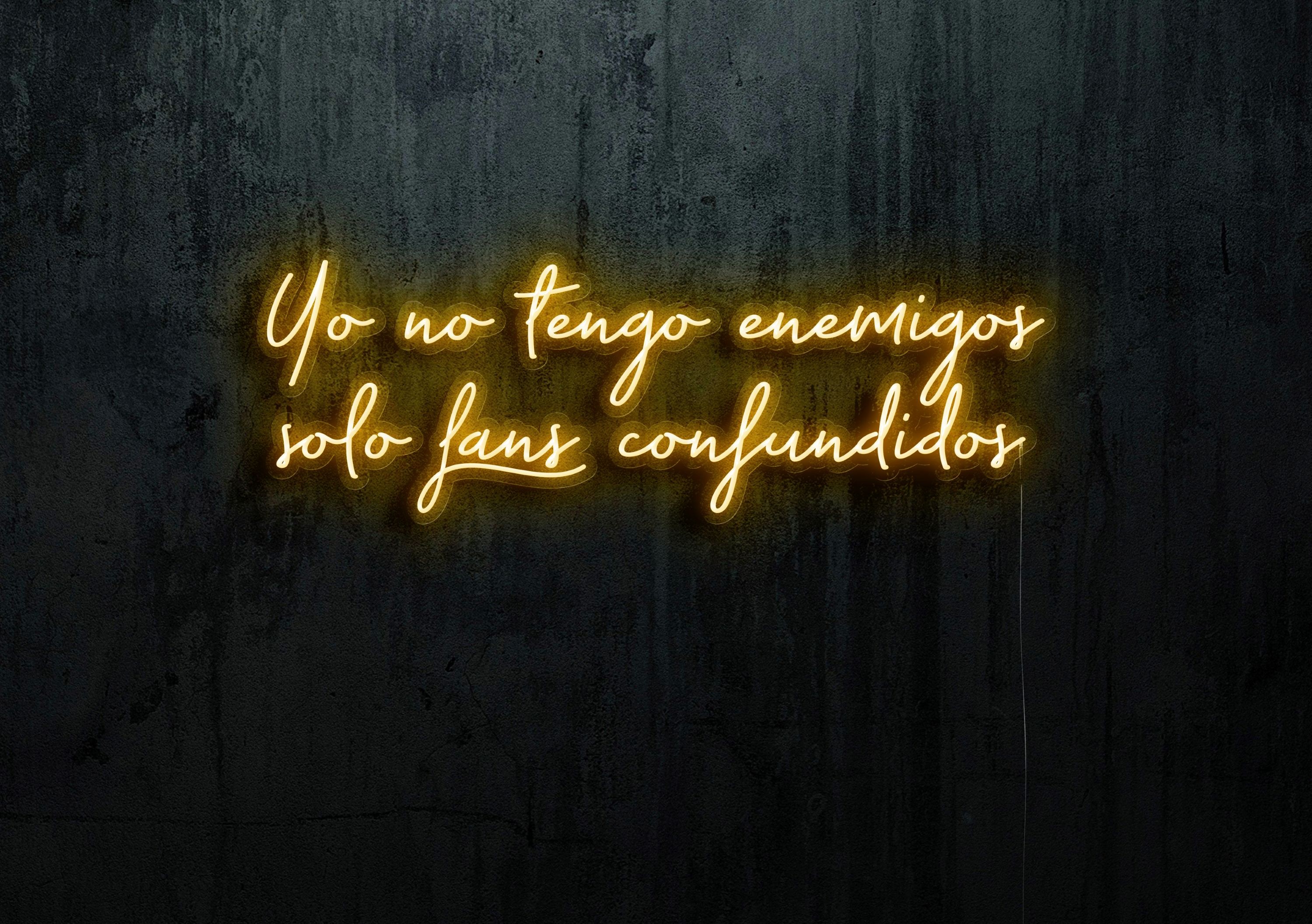 Neón  led frase con base metacrilato bordeados en dos líneas