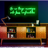 Neón  led frase con base metacrilato bordeados en dos líneas