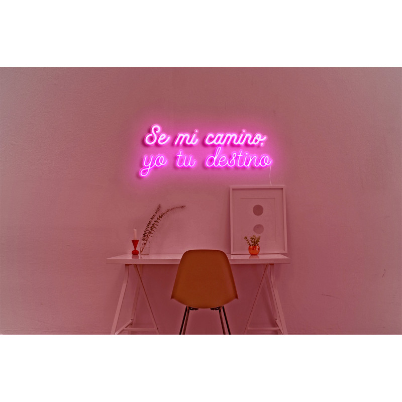 Neón led con corte metacrilato bordeado y tira de neon led flex.