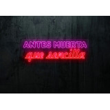 Neón led con corte metacrilato bordeado y tira de neon led flex.