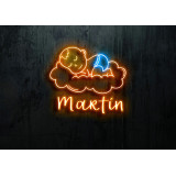 Neón led con corte metacrilato bordeado y tira de neon led Flex.