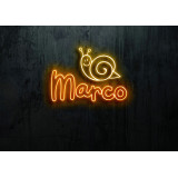 Neón led con corte metacrilato bordeado y tira de neon led Flex. ROTULO