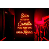 neon led "Esto no es un castillo, pero aquí vive una reina", lightsandwires