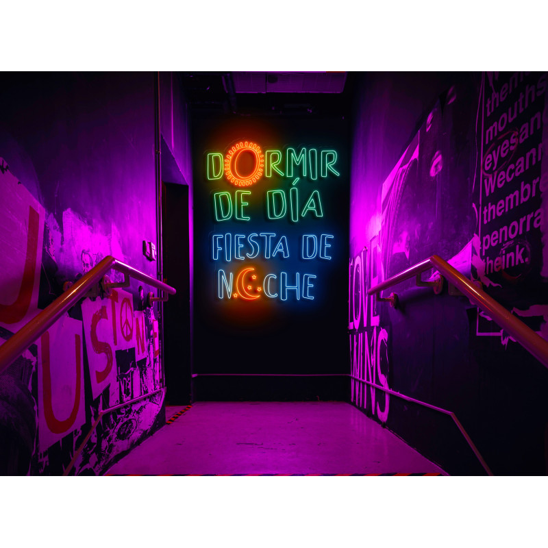 DORMIR DE DIA FIESTA DE NOCHE, LIGHTSANDWIRES